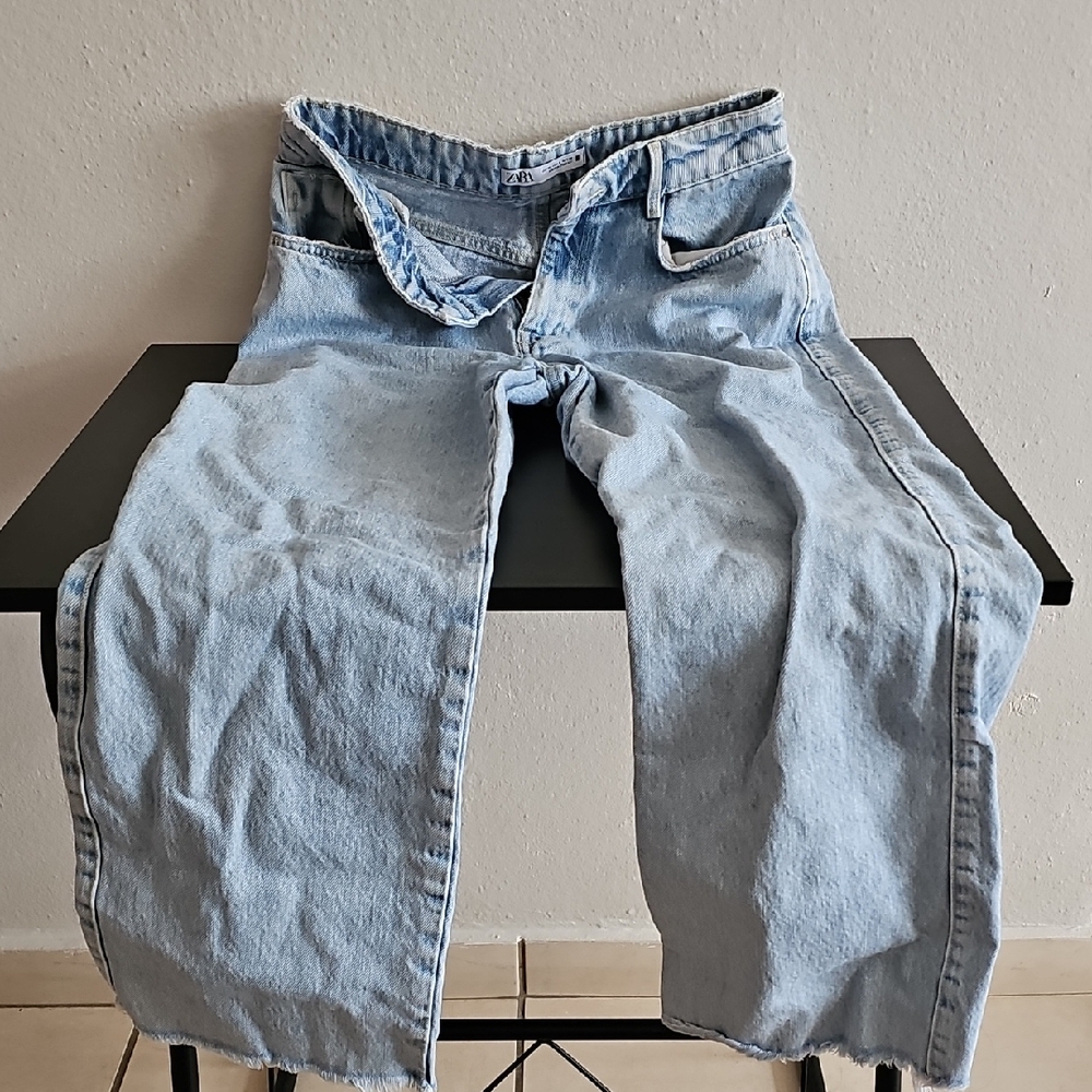 Zara Men's Relaxed Fit Light Blue Jeans